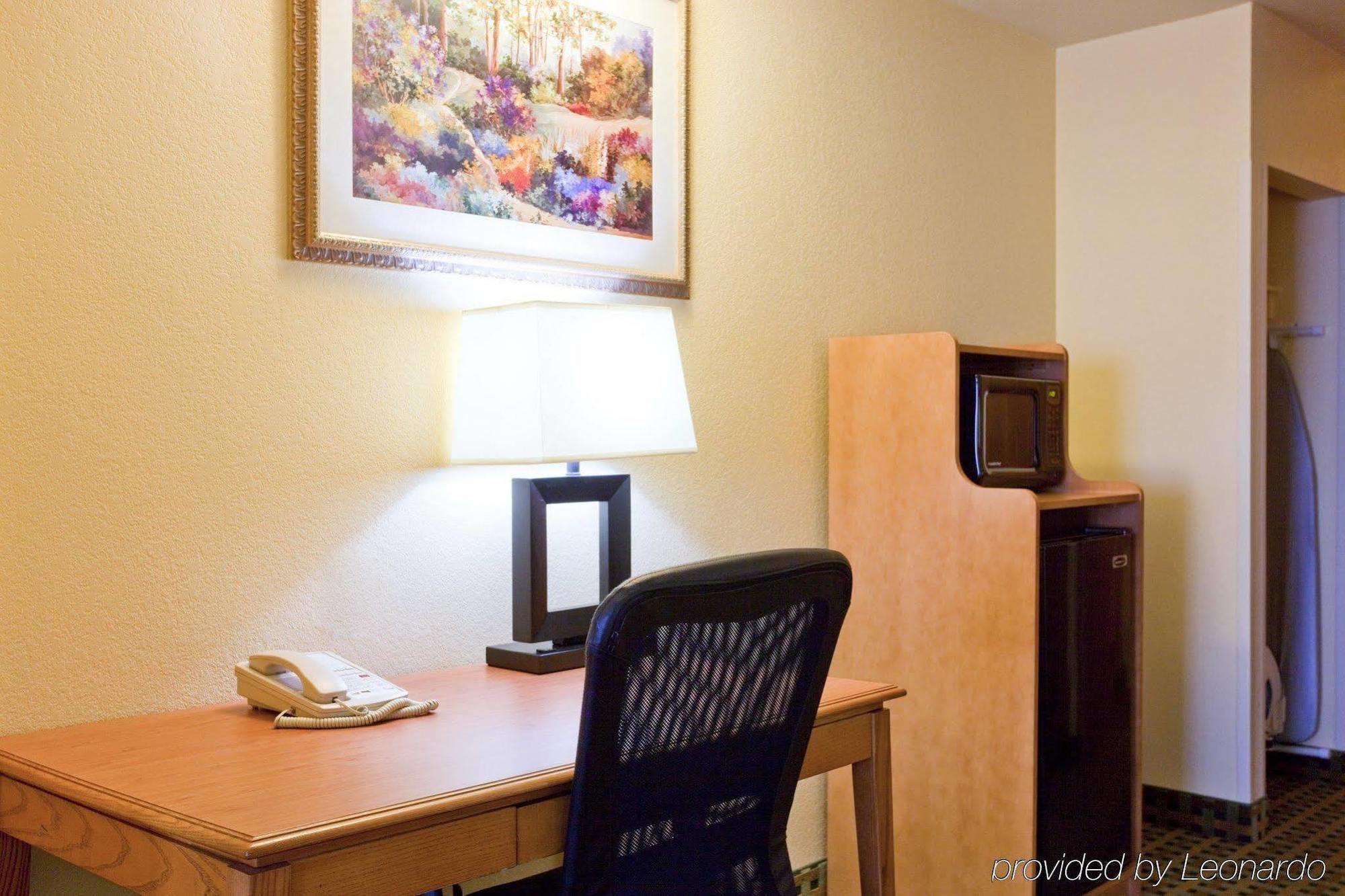 Holiday Inn Express Hotel & Suites Hesperia, An Ihg Hotel Eksteriør billede